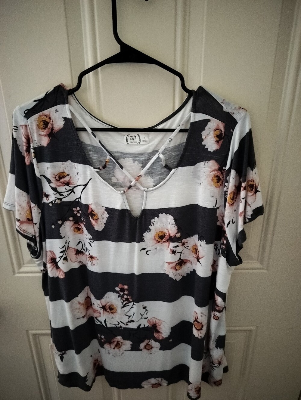 Maurices White & Dark Gray Striped Floral Short Sleeve Top